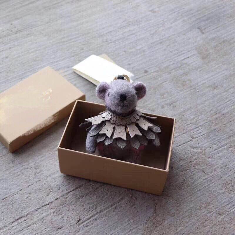 The new cloak little bear Winni teddy bear jewelry backpack pendant jewelry keychain pendant cute gift