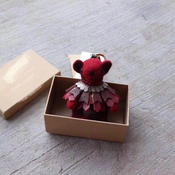The new cloak little bear Winni teddy bear jewelry backpack pendant jewelry keychain pendant cute gift