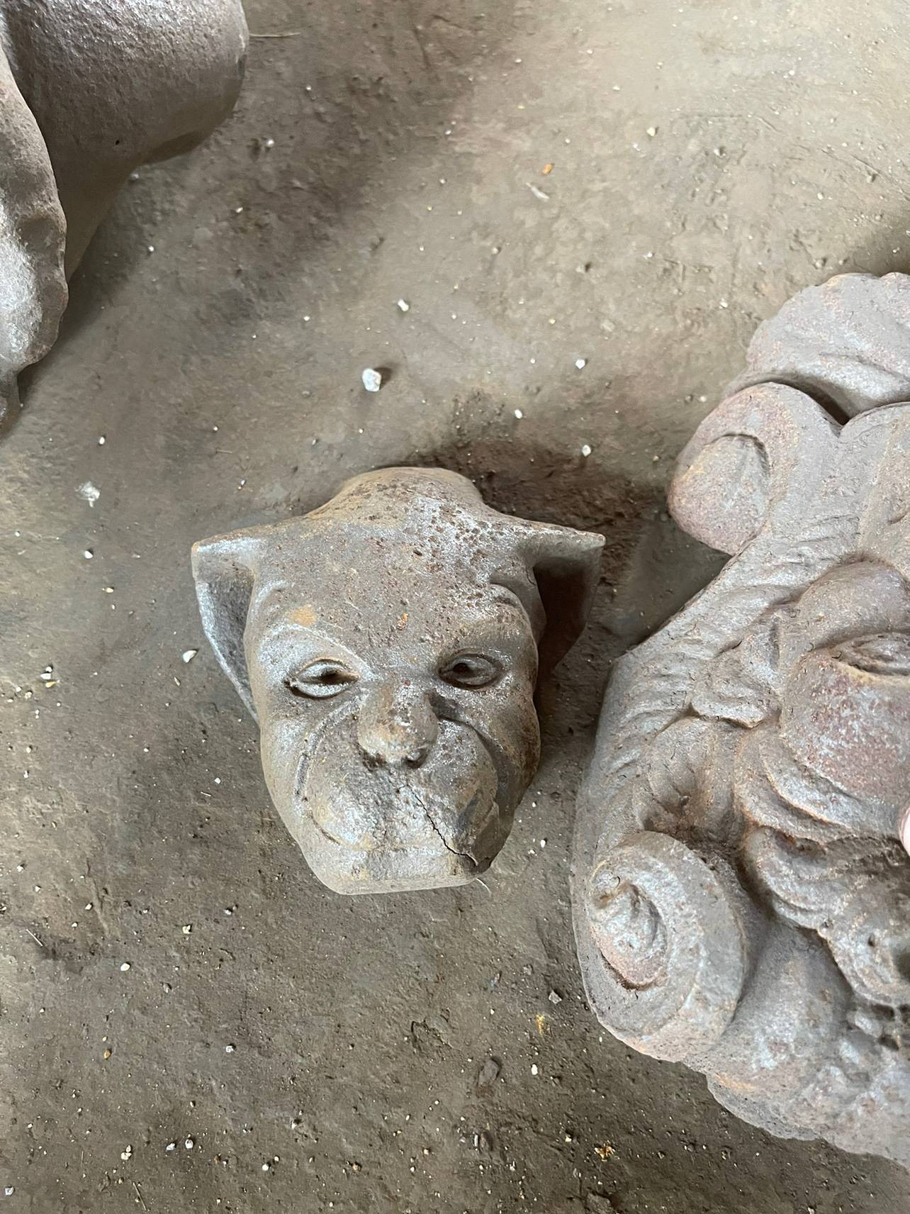Old goods cast iron ghost mask cast iron ornaments garden grocery garden garden balcony decoration export