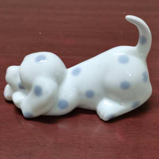 Exit original single -tail hand -painted ceramic lying tail dog all porcelain decoration creative gift crafts