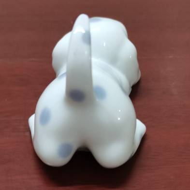 Exit original single -tail hand -painted ceramic lying tail dog all porcelain decoration creative gift crafts