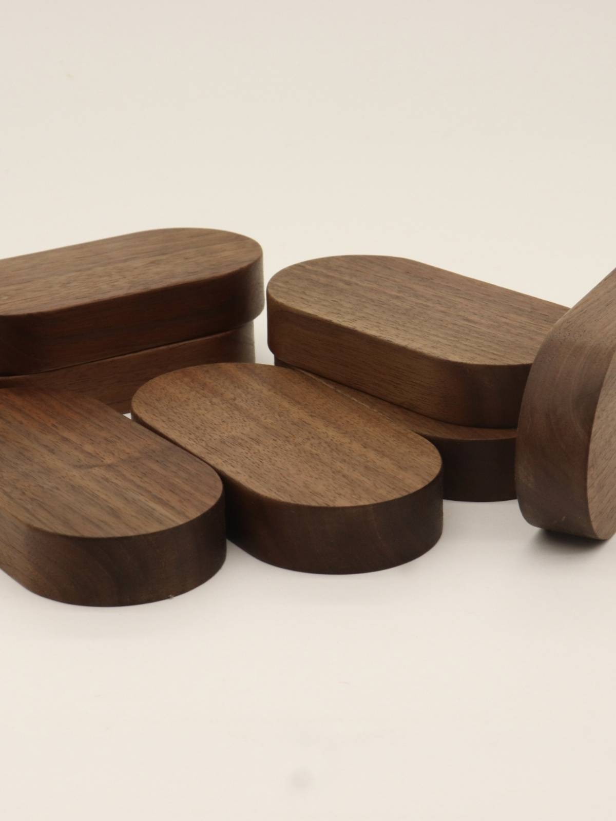 North American Black walnut car containing DIY ornaments hand -made blind box doll bottom seat