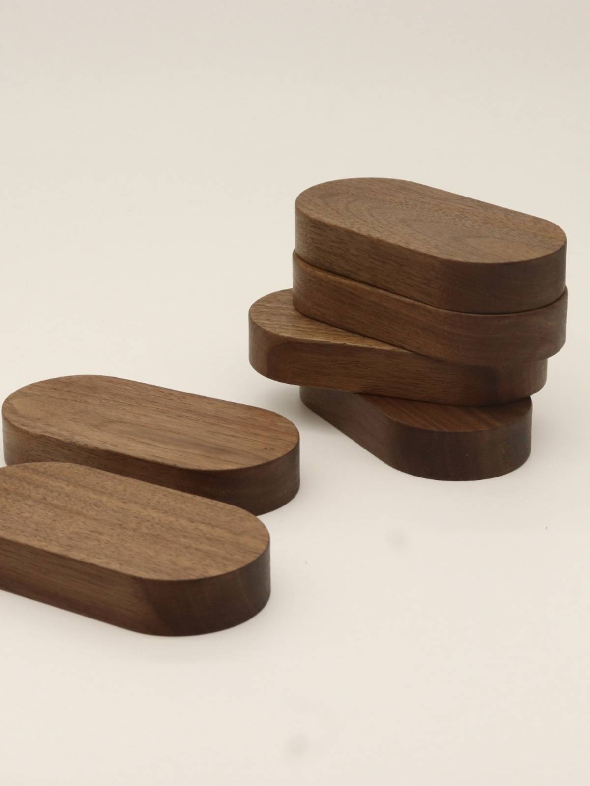 North American Black walnut car containing DIY ornaments hand -made blind box doll bottom seat