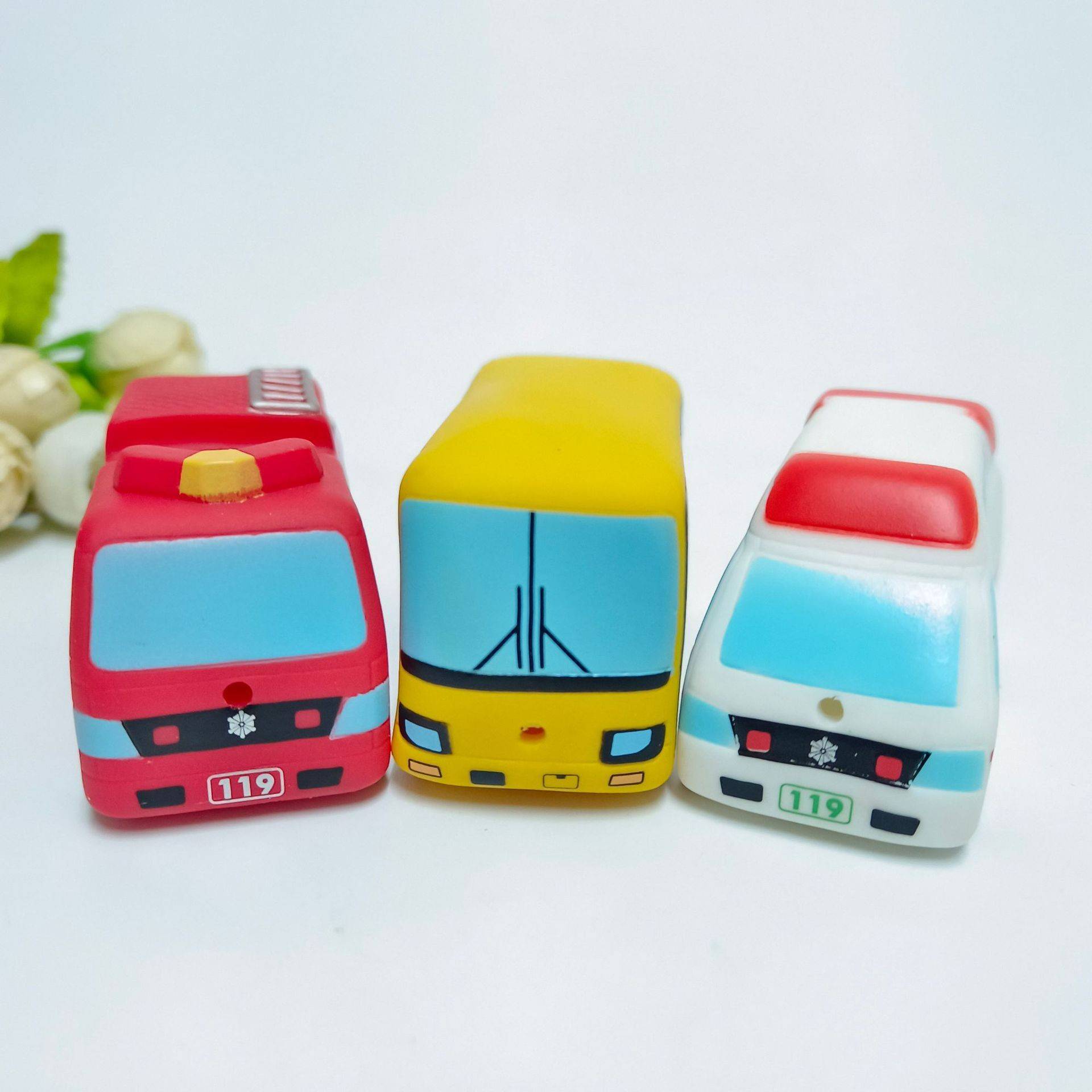 Hobbly enamel gum car doll Gacha micro decoration