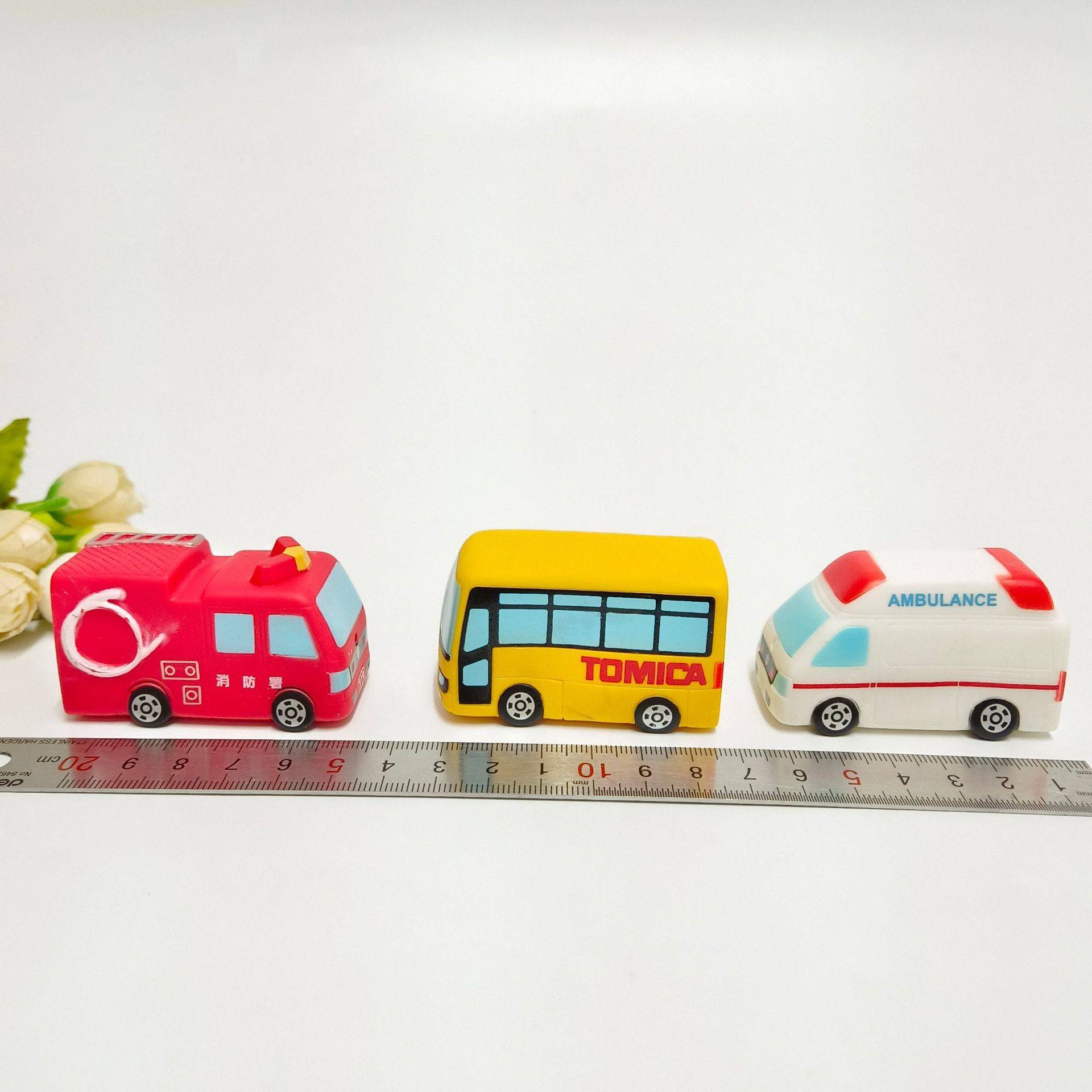 Hobbly enamel gum car doll Gacha micro decoration