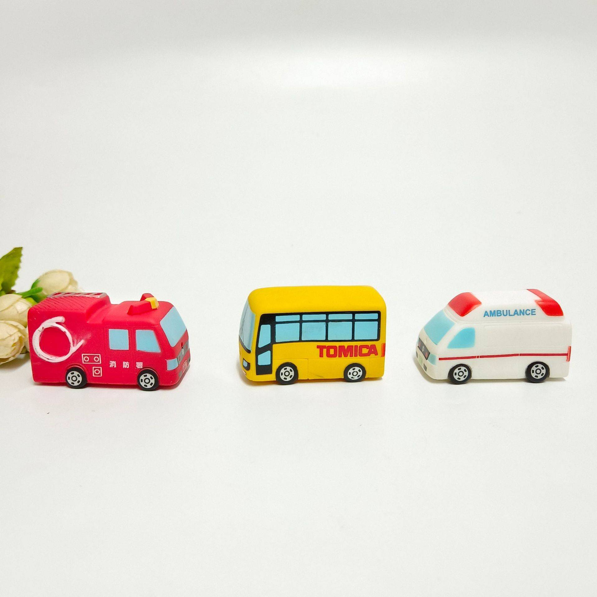 Hobbly enamel gum car doll Gacha micro decoration
