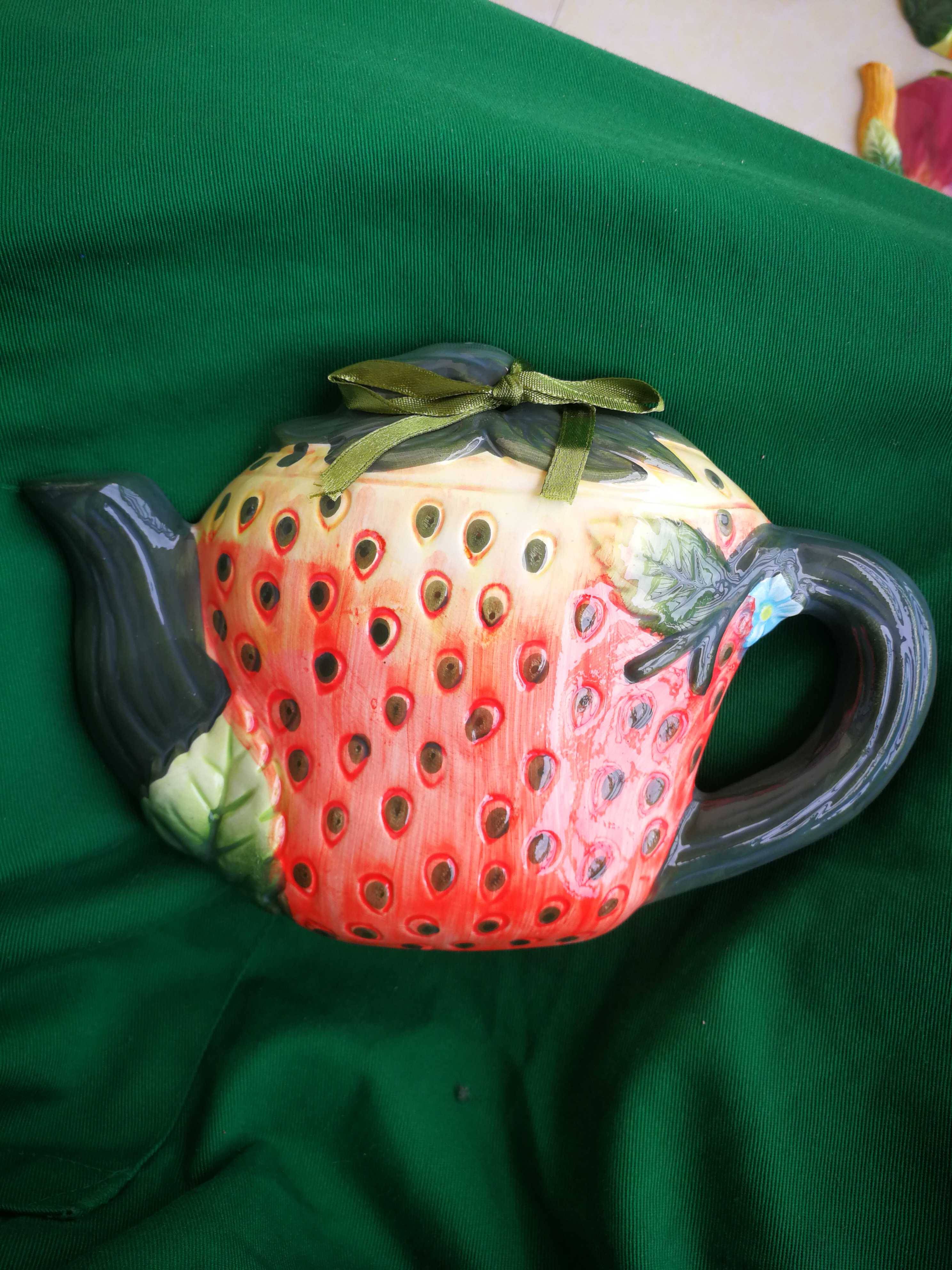 Banana Strawberry Apple Big Watermelon Cartoon Fruit Ceramics Hanging Disk Hand -painted Under -Glaze Colorful Alien Teapot Swing