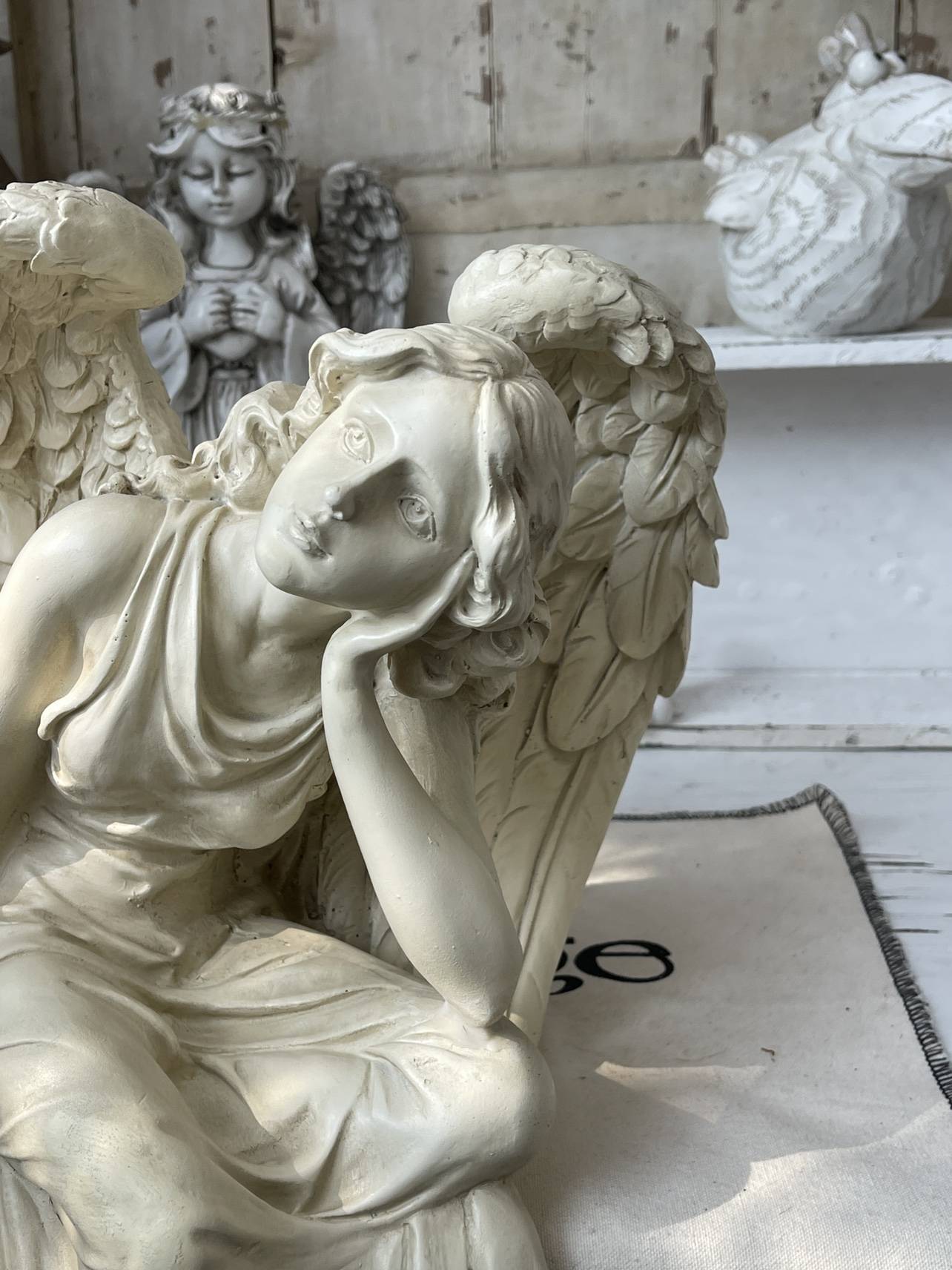 Export original single angel grocery garden decoration retro, old sitting position resin angel