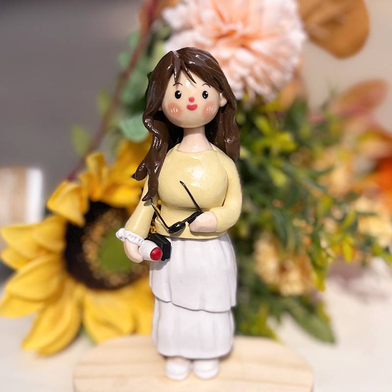 Pure handmade custom desktop lobbing car ornaments commemorative day gifts are interesting family portrait hand -made hand -made wedding gifts