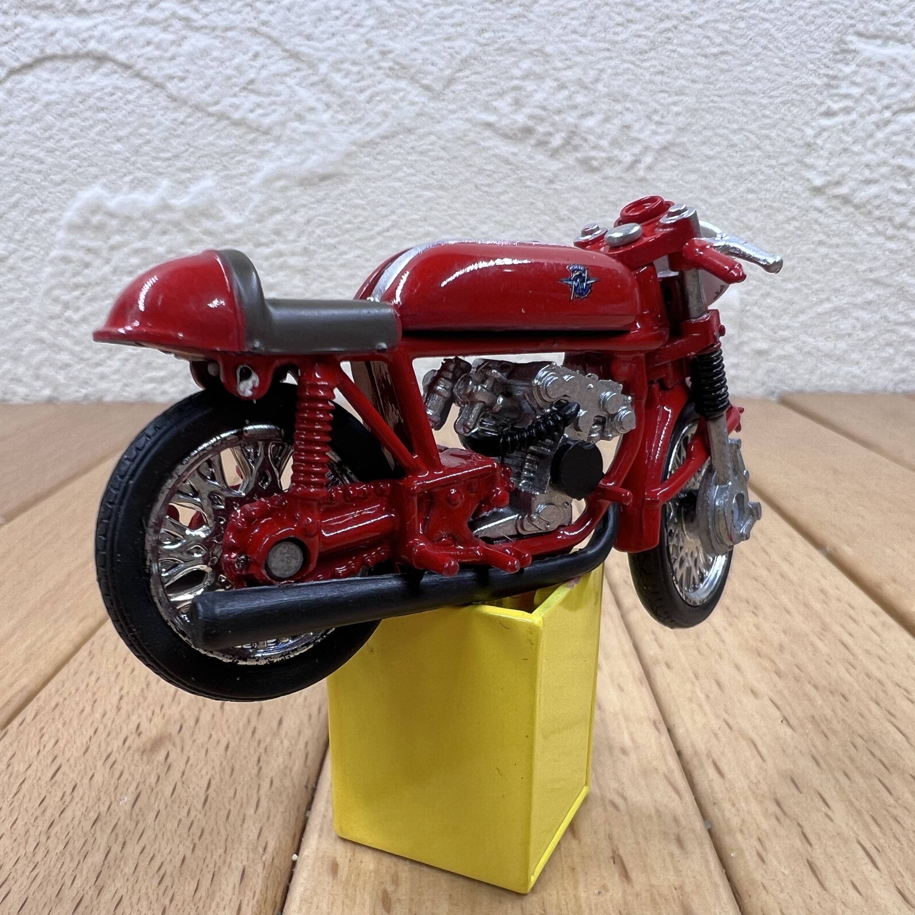 1:32 Augusta classic old -fashioned motorcycle alloy model decoration retro racing line scene setting