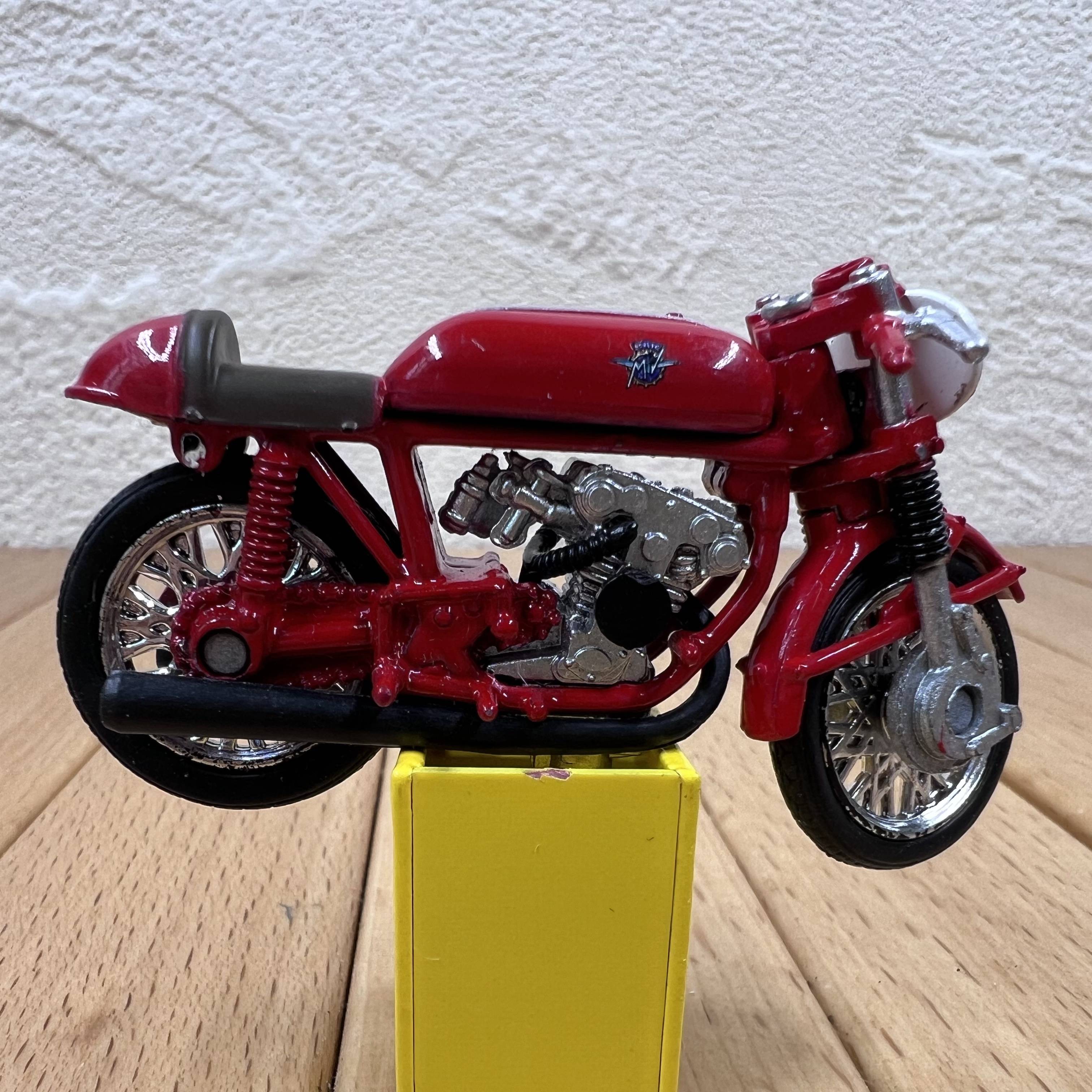 1:32 Augusta classic old -fashioned motorcycle alloy model decoration retro racing line scene setting