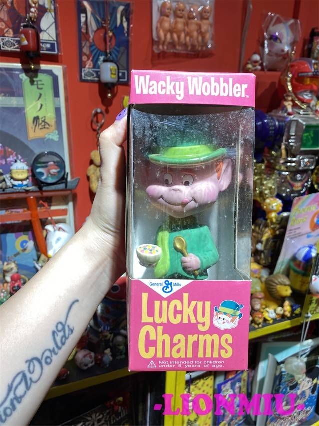 Extremely out of ancient Middle Ages New 2005 Funko Lucy Charms Mask corporate mascot shakes the head ornaments