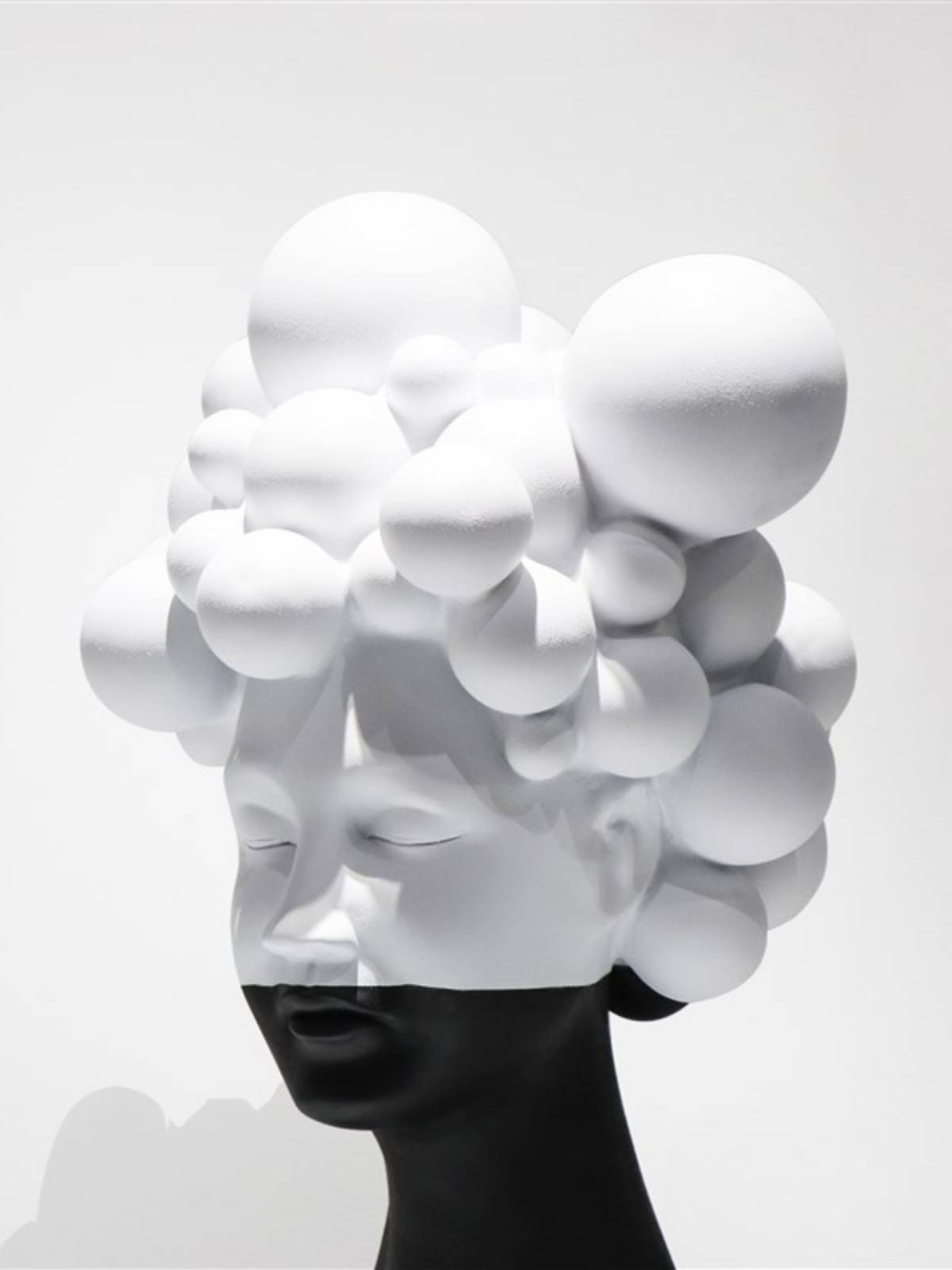 Simple and modern light luxury art mysterious female female sculpture ornaments room room home desktop creative soft decoration