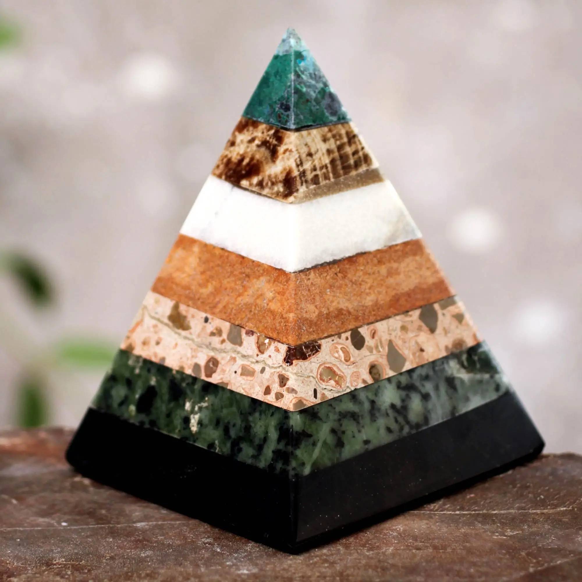 The mysterious pyramid -tip Indian stone handmade ornament gifts imported from Xiacheng Park, New York