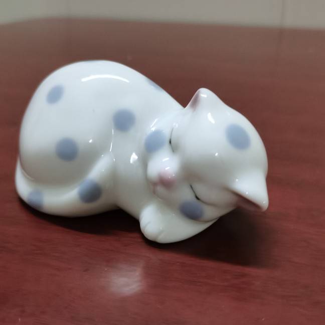 Exit original single -end hand -painted ceramics lying with cute cats all -porcelain ornaments Creative gifts and crafts