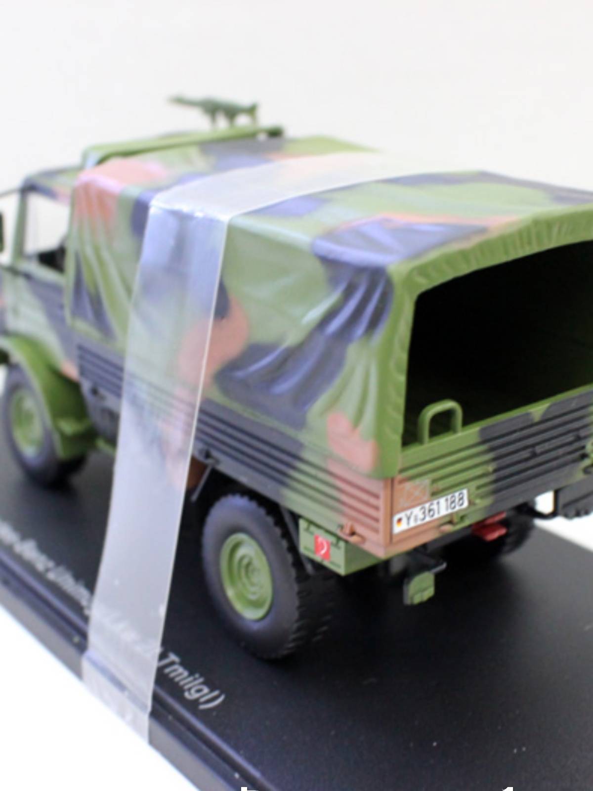 Alloy 1/43 Unes -Benz armored vehicle model ornament