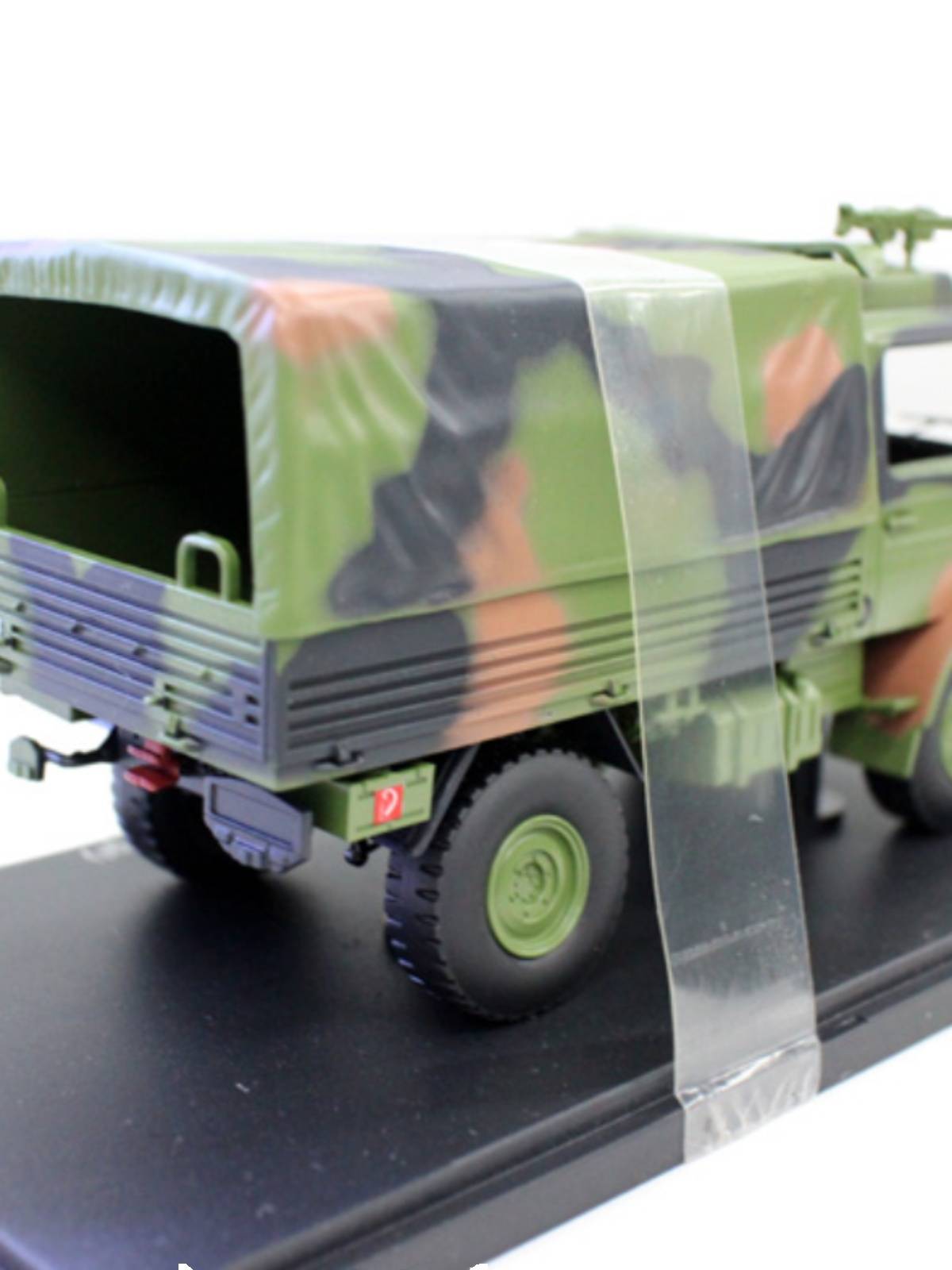 Alloy 1/43 Unes -Benz armored vehicle model ornament