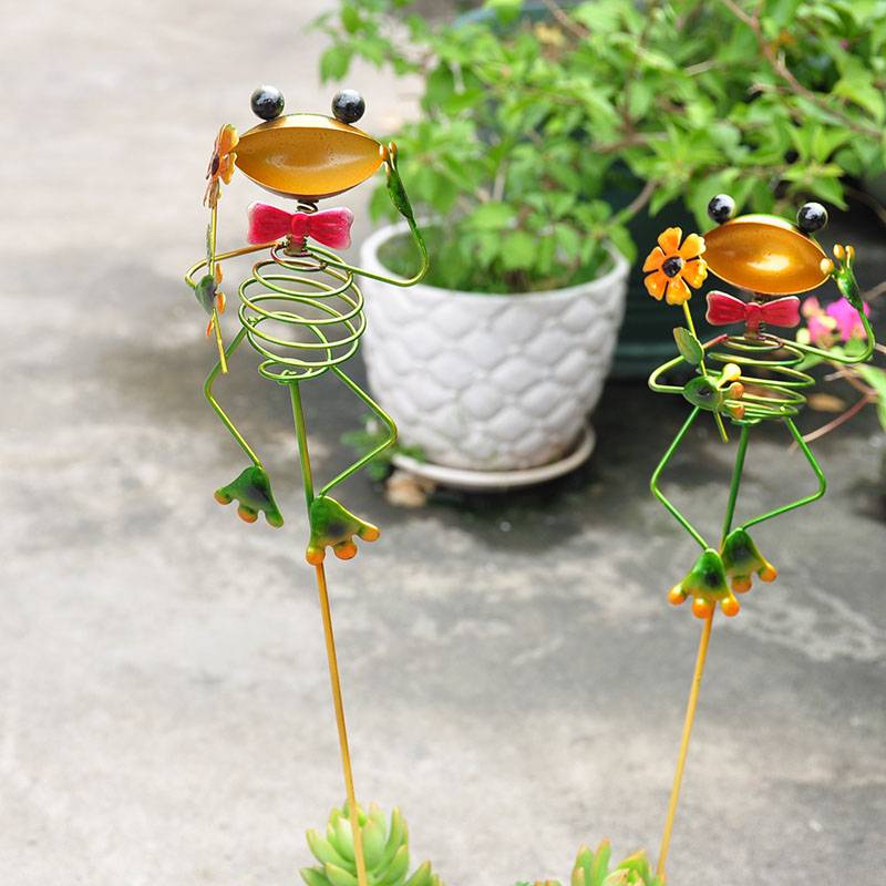 Rural Rural Iron Art Frog Garden Flower Plug -in Fun Garden Funny Scene Swiping Decoration