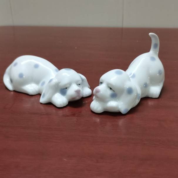 Exporting original single -end hand -painted ceramic cute dog full porcelain ornaments a pair of creative gift crafts