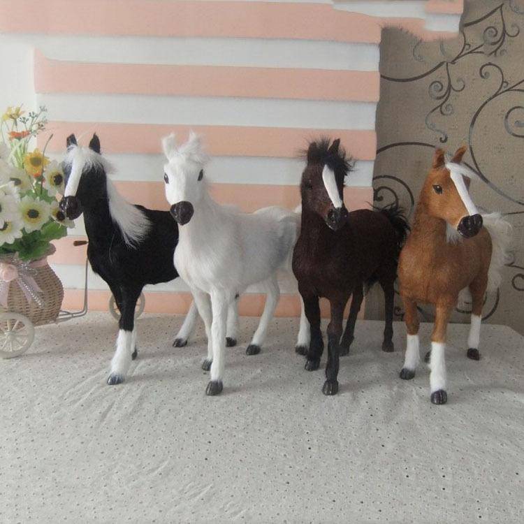 Simulation ornaments Decoration Animal FRP sculpture courtyard four -color can choose sweat blood BMW Homa Home War Horse Craft
