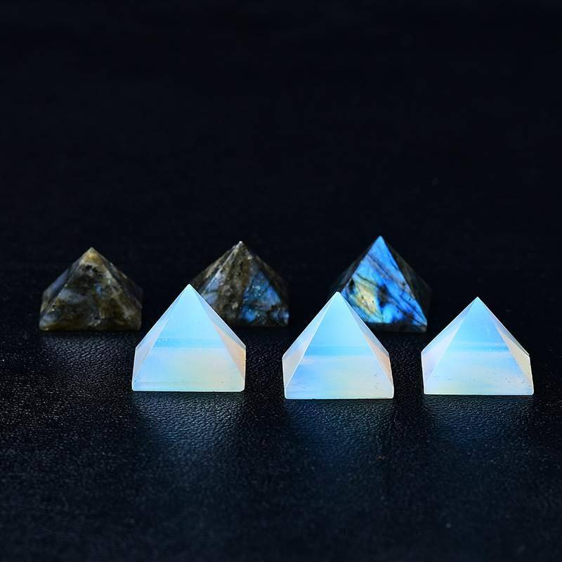 Supply 3 cm extended stone protein stone natural crystal pyramid decoration home ornaments
