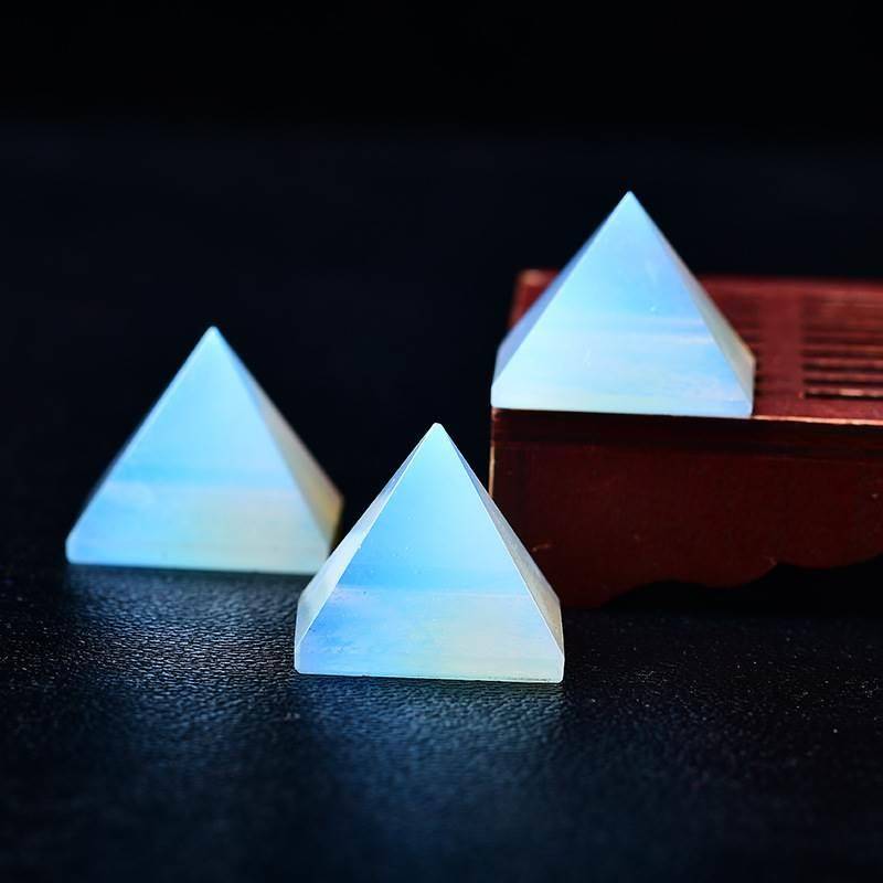 Supply 3 cm extended stone protein stone natural crystal pyramid decoration home ornaments