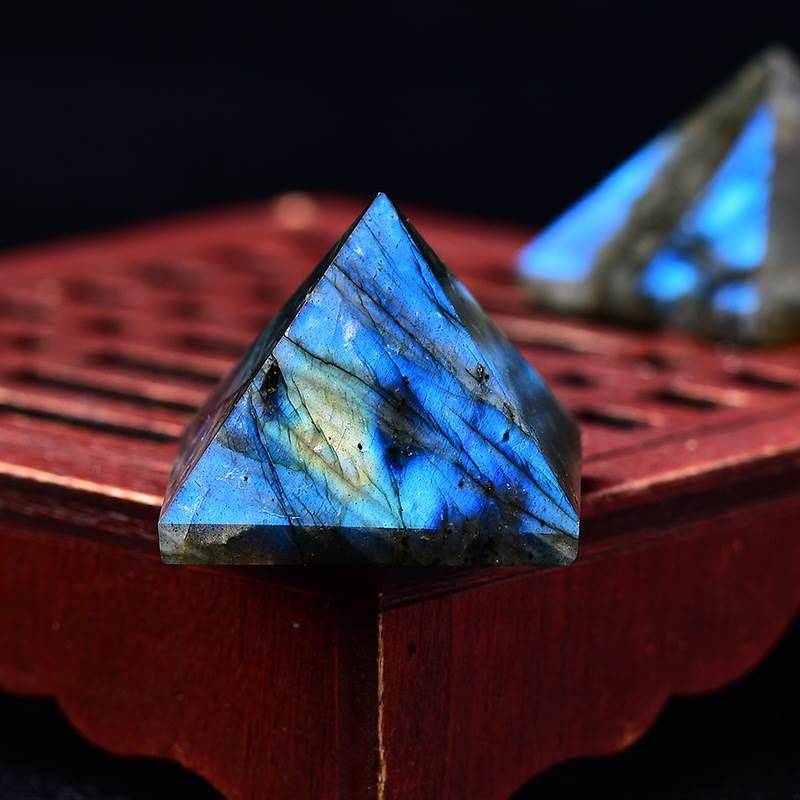Supply 3 cm extended stone protein stone natural crystal pyramid decoration home ornaments