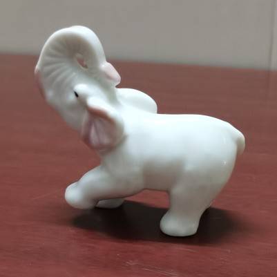 Exit original single -end hand -painted ceramic walking public elephant all -porcelain decoration creative gift crafts