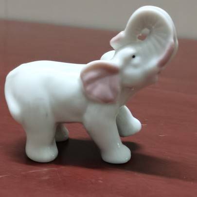 Exit original single -end hand -painted ceramic walking public elephant all -porcelain decoration creative gift crafts