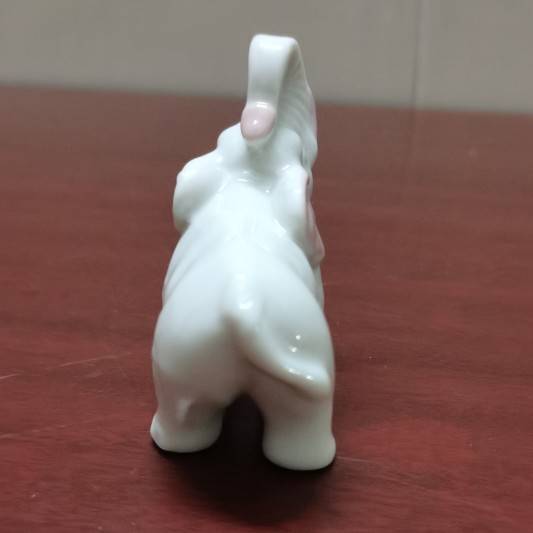 Exit original single -end hand -painted ceramic walking public elephant all -porcelain decoration creative gift crafts