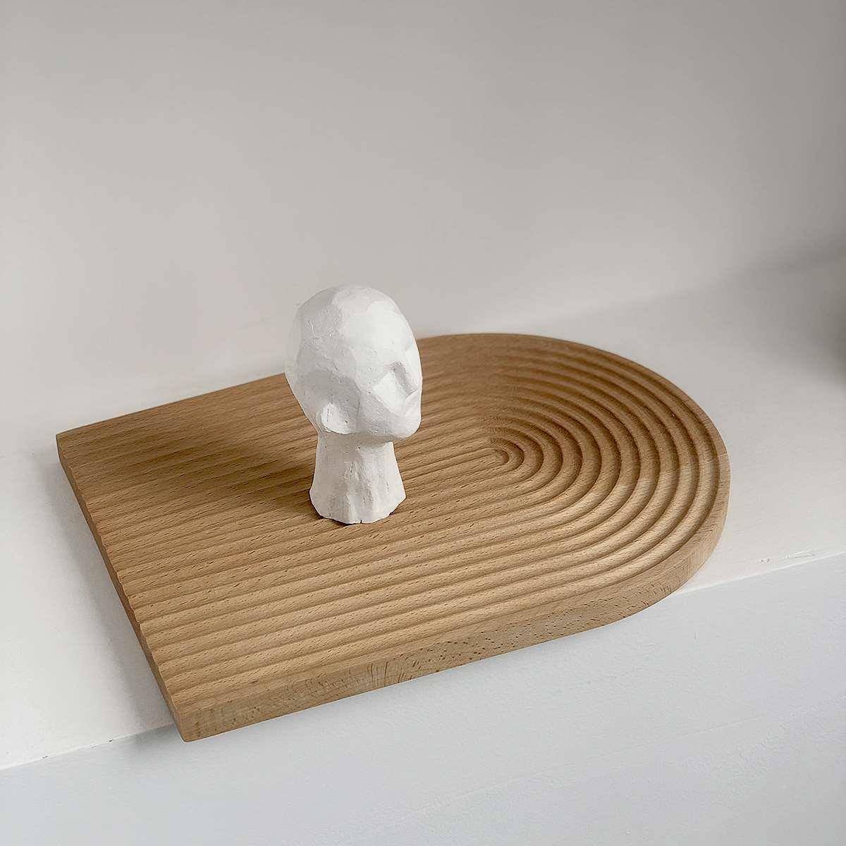 Secret FKK car ins, cold wind, gypsum card, abstract character carving, northern European homestay coffee crude museum soft