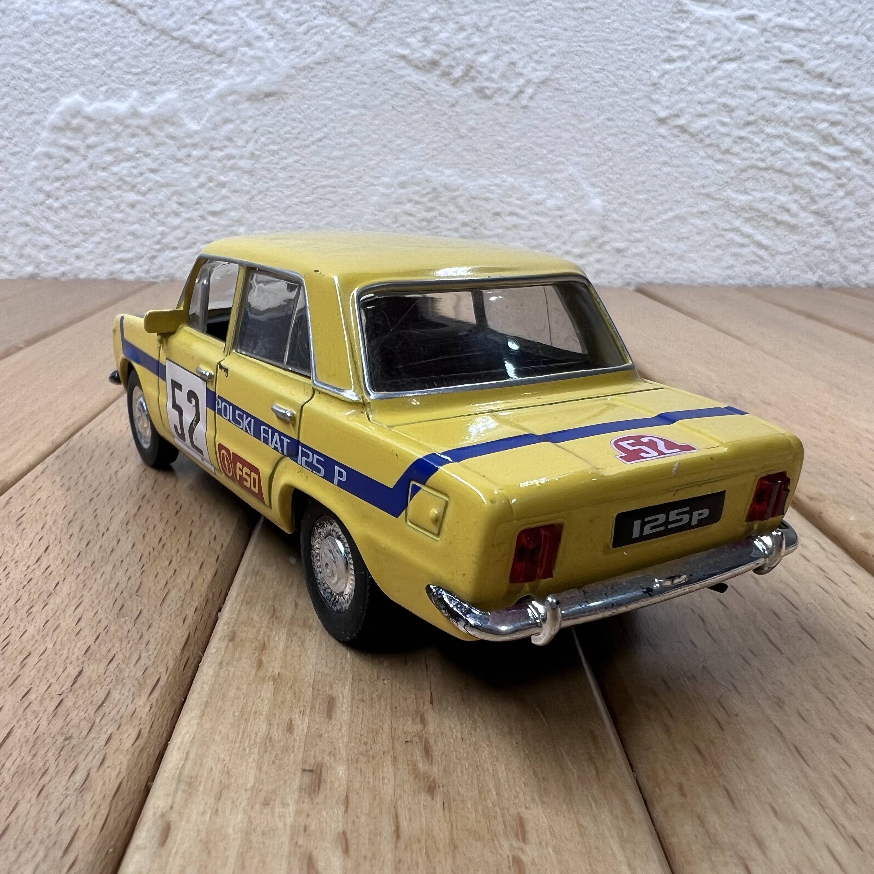 1:43 Fiat 125P Racing Alloy Model Slash Ratio Racing Lotum Scenery