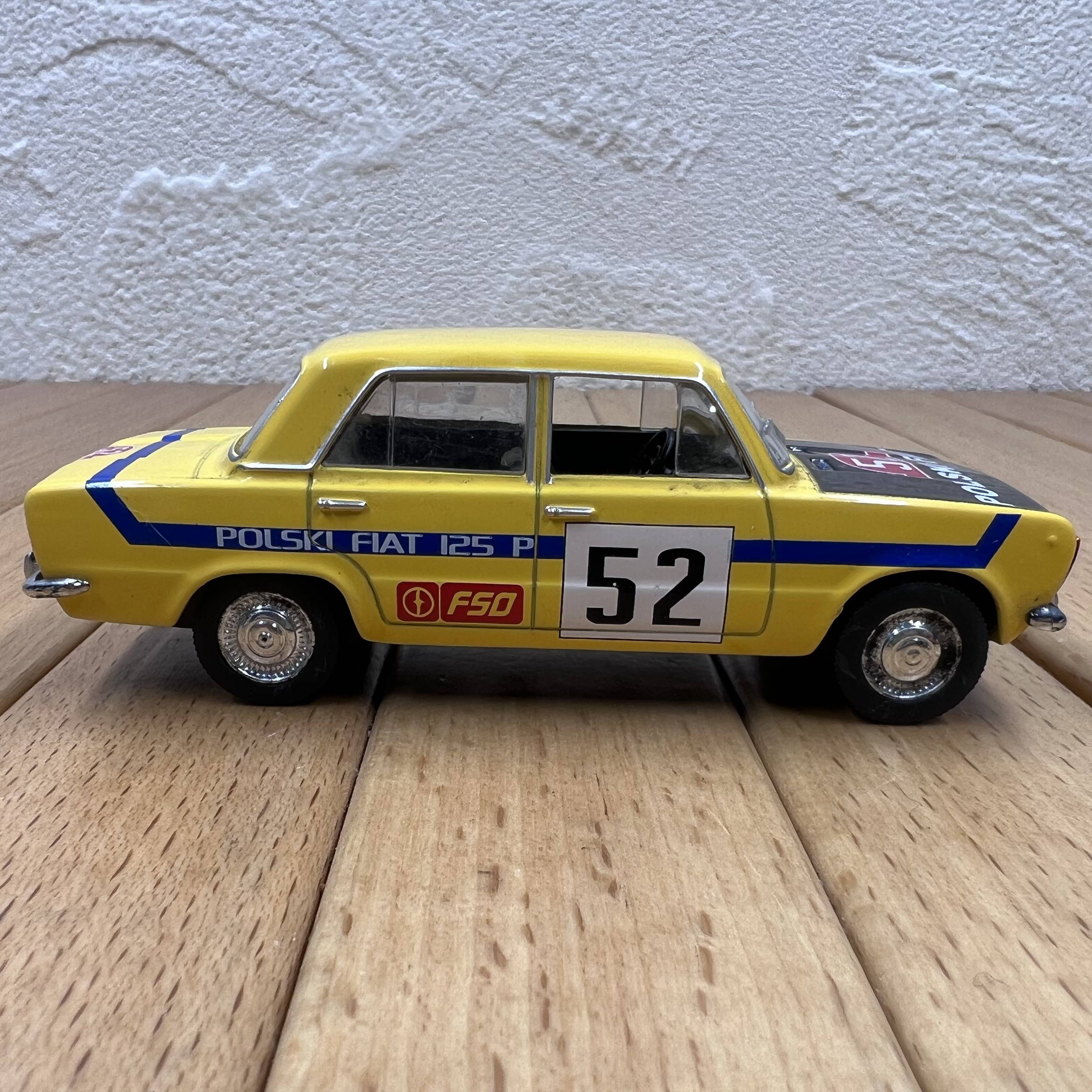 1:43 Fiat 125P Racing Alloy Model Slash Ratio Racing Lotum Scenery