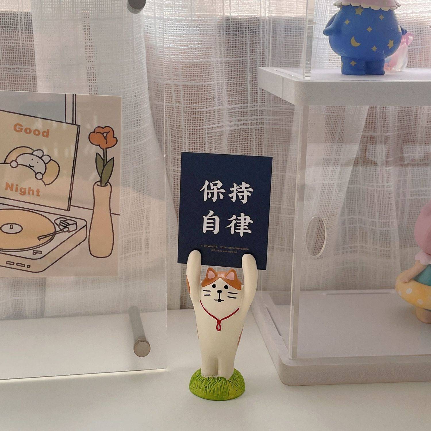 Raise your hand pig inS Internet celebrity inspirational resin ornament healing and sign a cute desktop decoration birthday gift frog