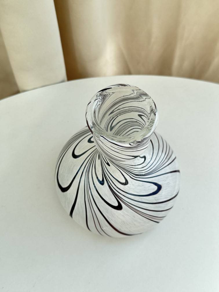 vintage medieval goods white black line Pop wind handmade glazed vase retro style home ornaments