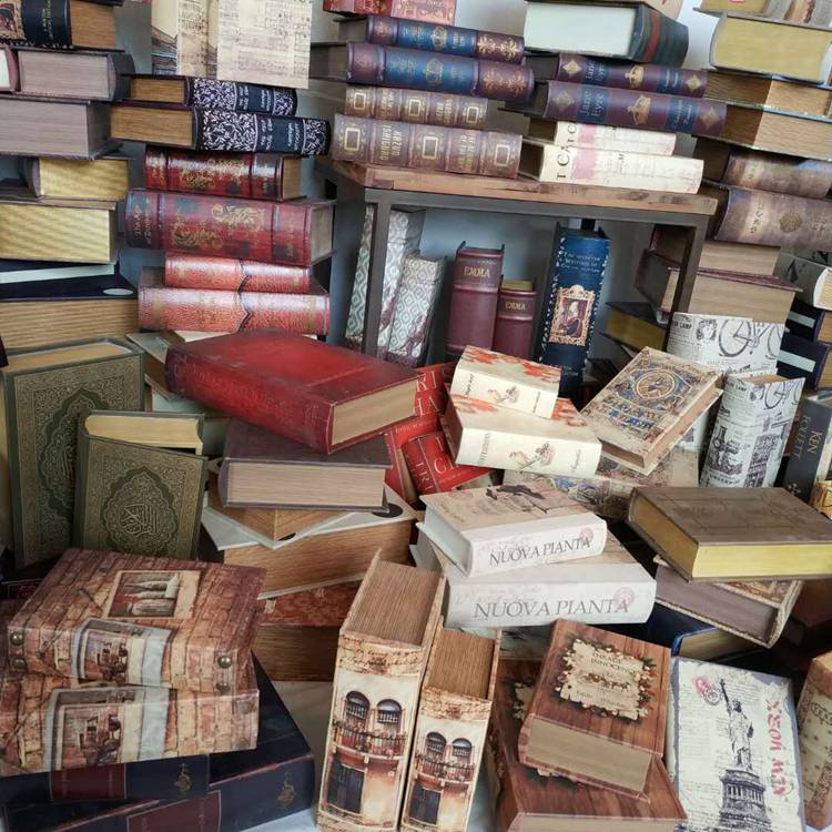 The whole pile of 100 special prices of the freshly imitated bookshelf decorative book box