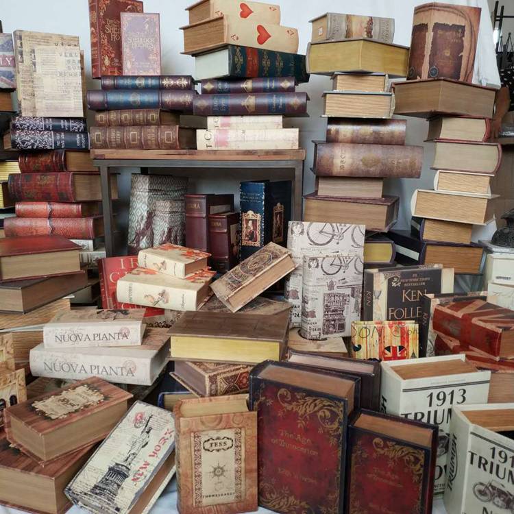 The whole pile of 100 special prices of the freshly imitated bookshelf decorative book box