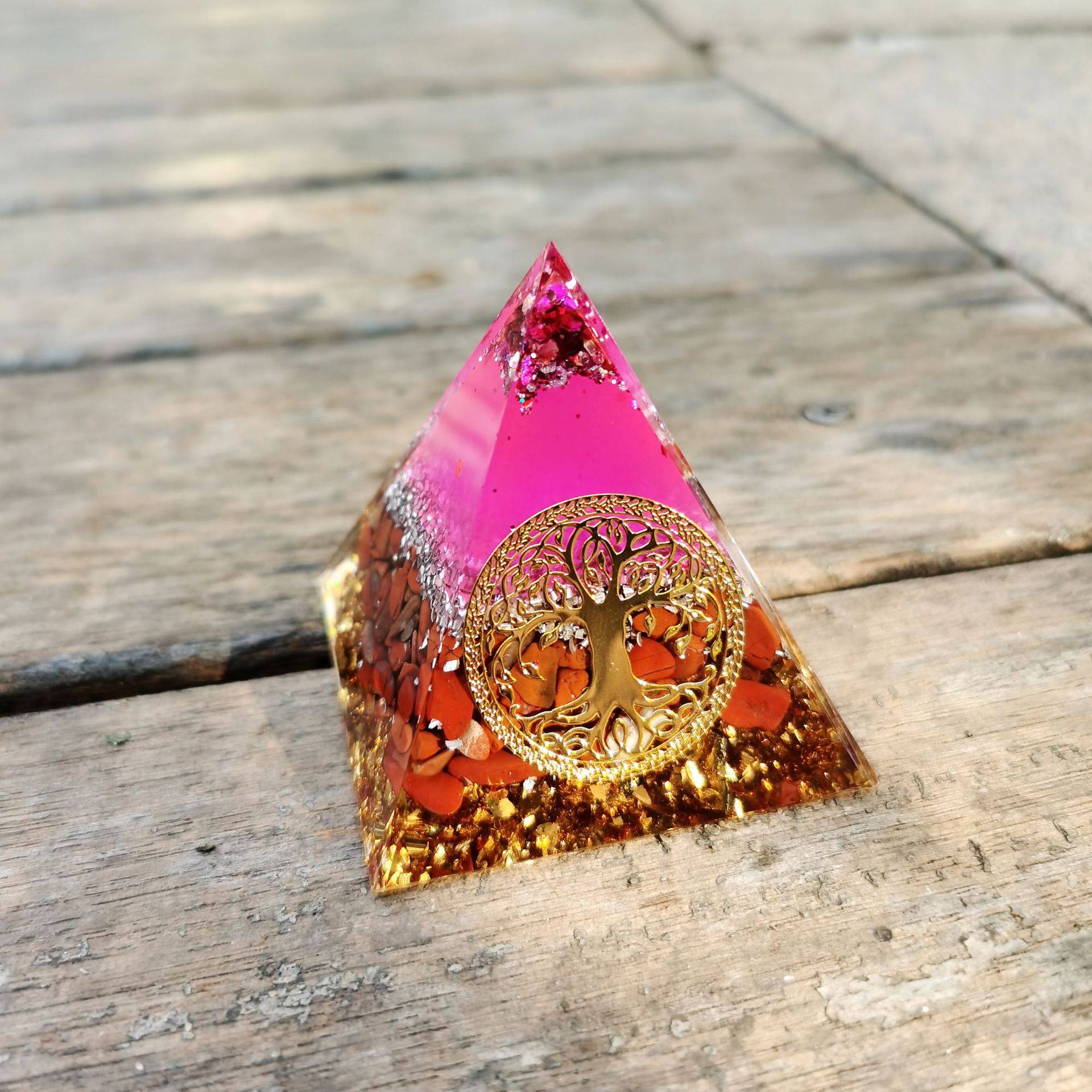 Cross -border Explosion South Red Life Tree Crystal Crystal Egyptian Energy Pyramid Stone Home House Handmade Swing