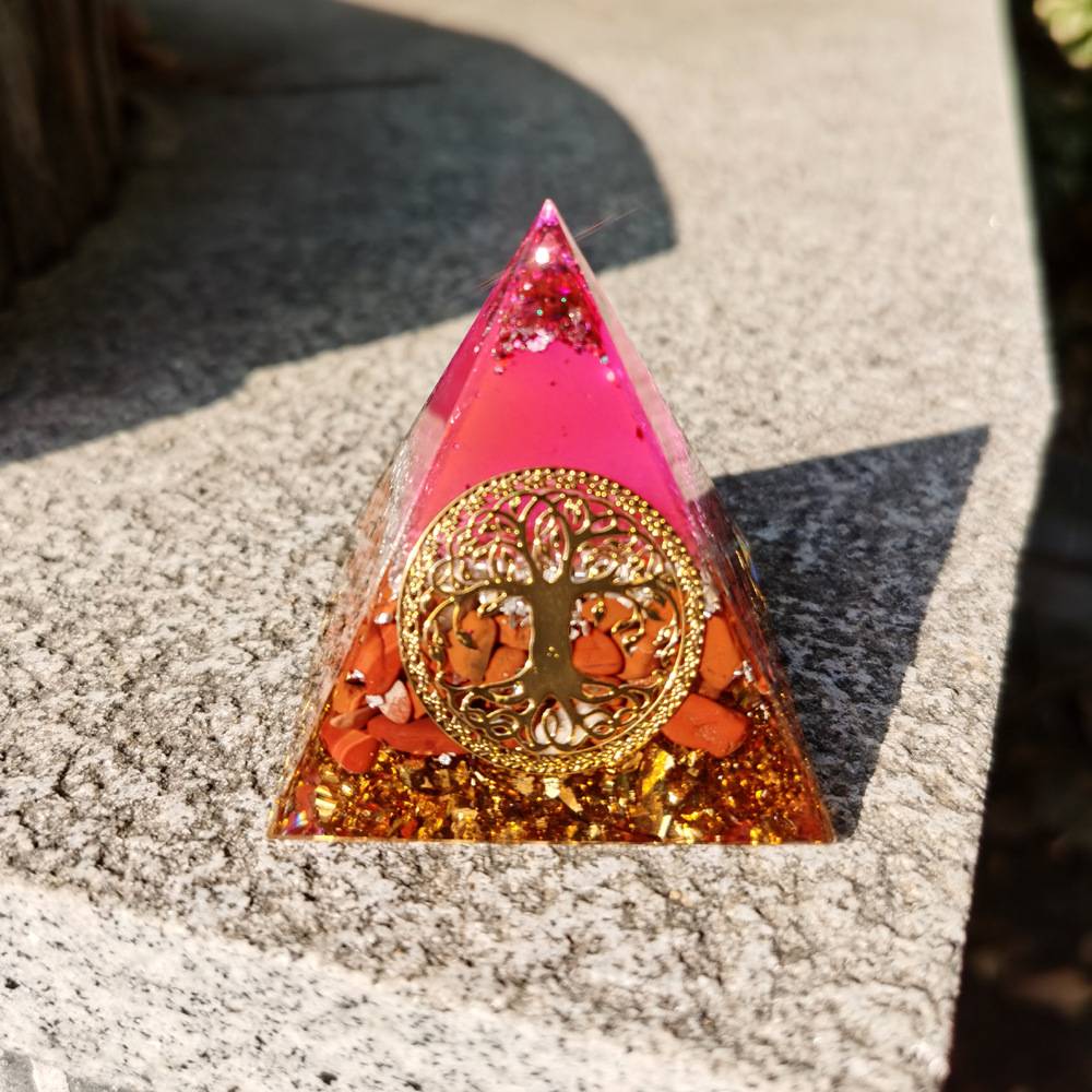Cross -border Explosion South Red Life Tree Crystal Crystal Egyptian Energy Pyramid Stone Home House Handmade Swing