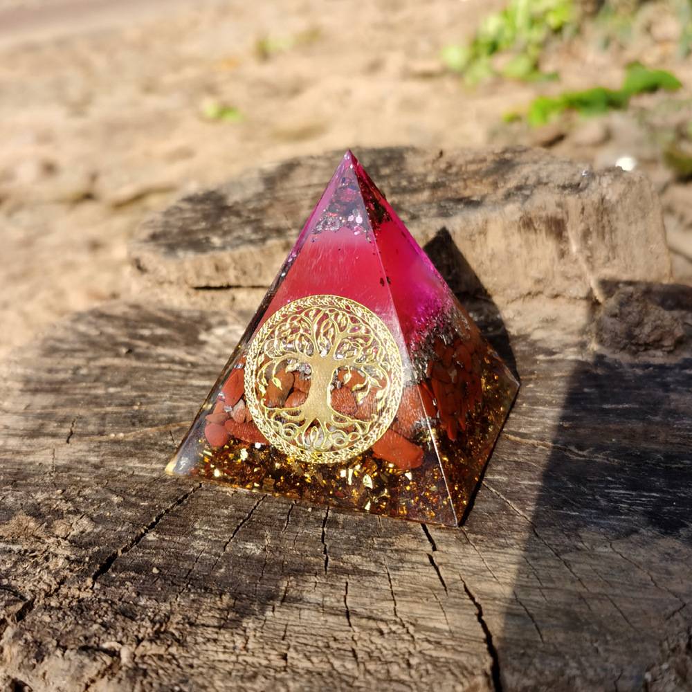 Cross -border Explosion South Red Life Tree Crystal Crystal Egyptian Energy Pyramid Stone Home House Handmade Swing
