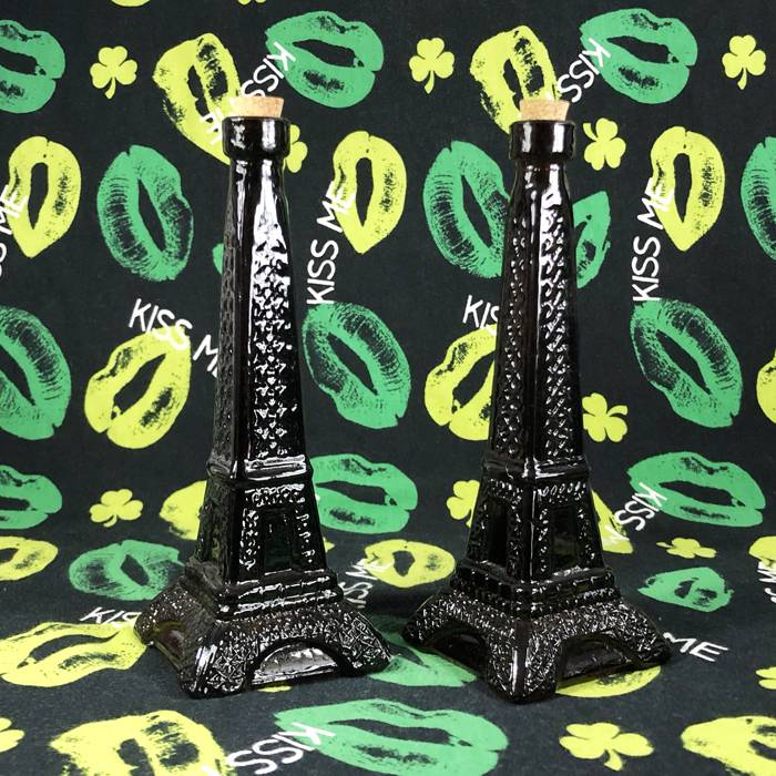 Eiffel Tower -shaped home glass decoration can be done