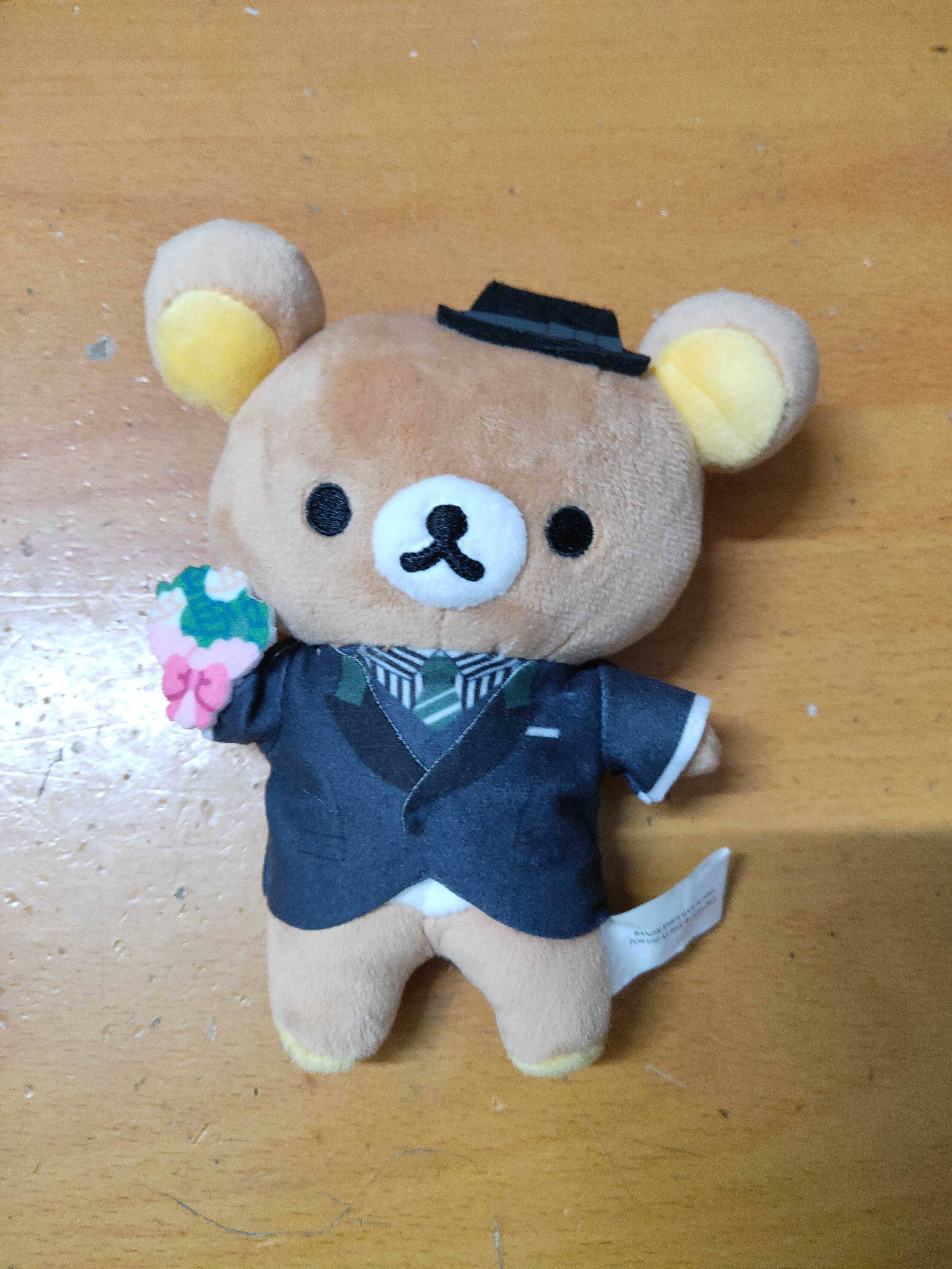 The Prince of the Single Song of the Single Ge is around the surrounding hand with a flowers, a relaxed bear plush doll doll pendant