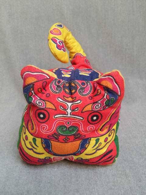 Element red suction cup pendant screen rubbing doll doll