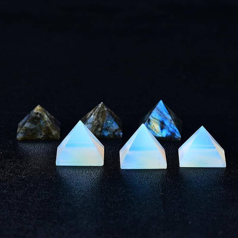Supply 3 cm extended stone protein stone natural crystal pyramid decoration home ornaments