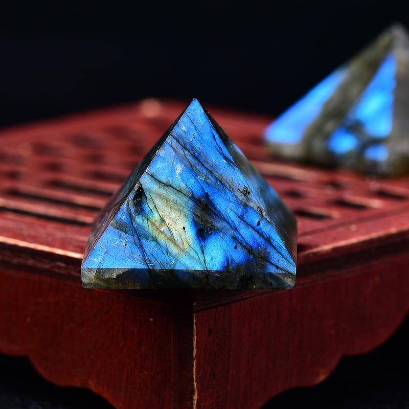 Supply 3 cm extended stone protein stone natural crystal pyramid decoration home ornaments