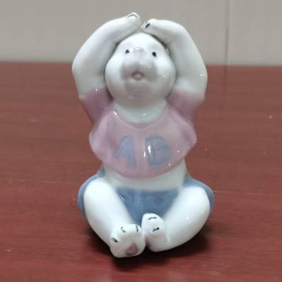 Exit original single -tail hand -painted ceramics sitting with cartoon female bear full porcelain ornaments creative gift crafts