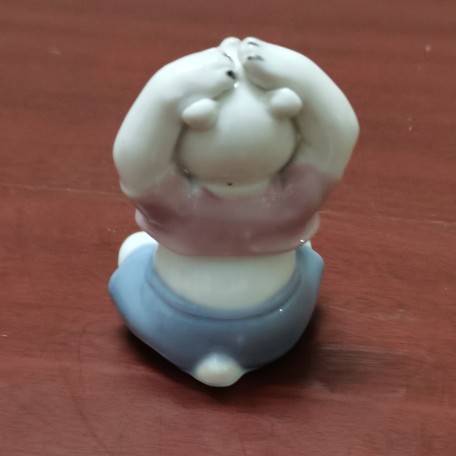 Exit original single -tail hand -painted ceramics sitting with cartoon female bear full porcelain ornaments creative gift crafts