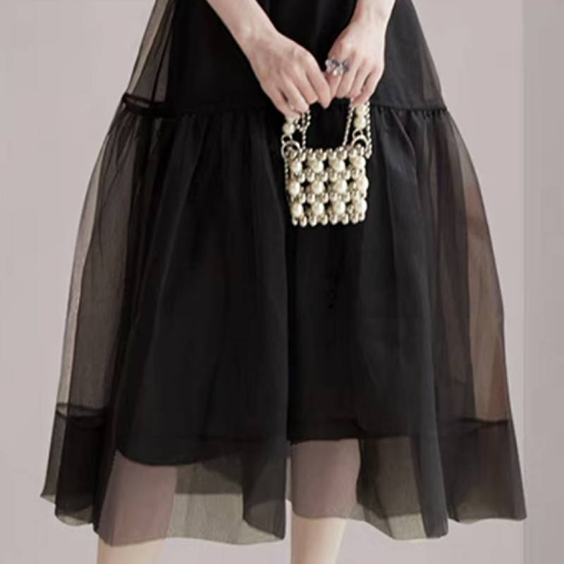 Large skirt net yarn black bubble sleeve V -neck to collect waist