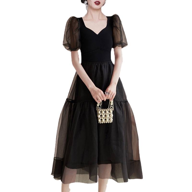 Large skirt net yarn black bubble sleeve V -neck to collect waist