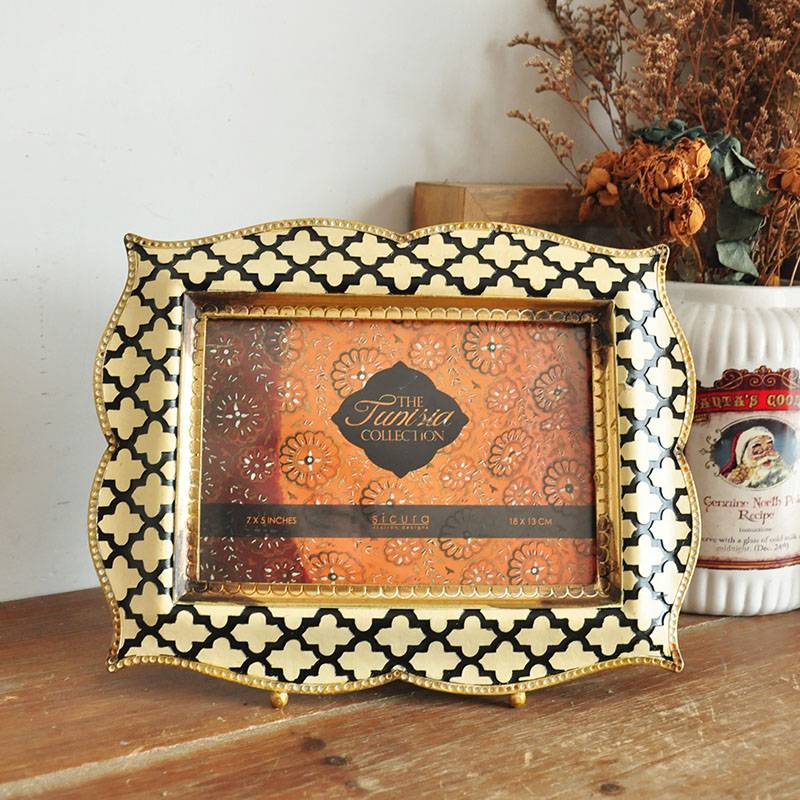 Retro -creative 7 -inch carved black and white photo frame decoration